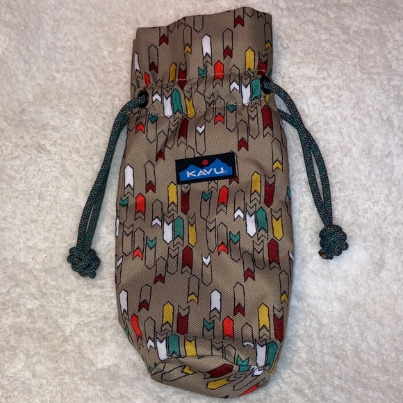 Kavu Multicolor Arrow Print Drawstring Wine Carrier - Picture 4 of 4